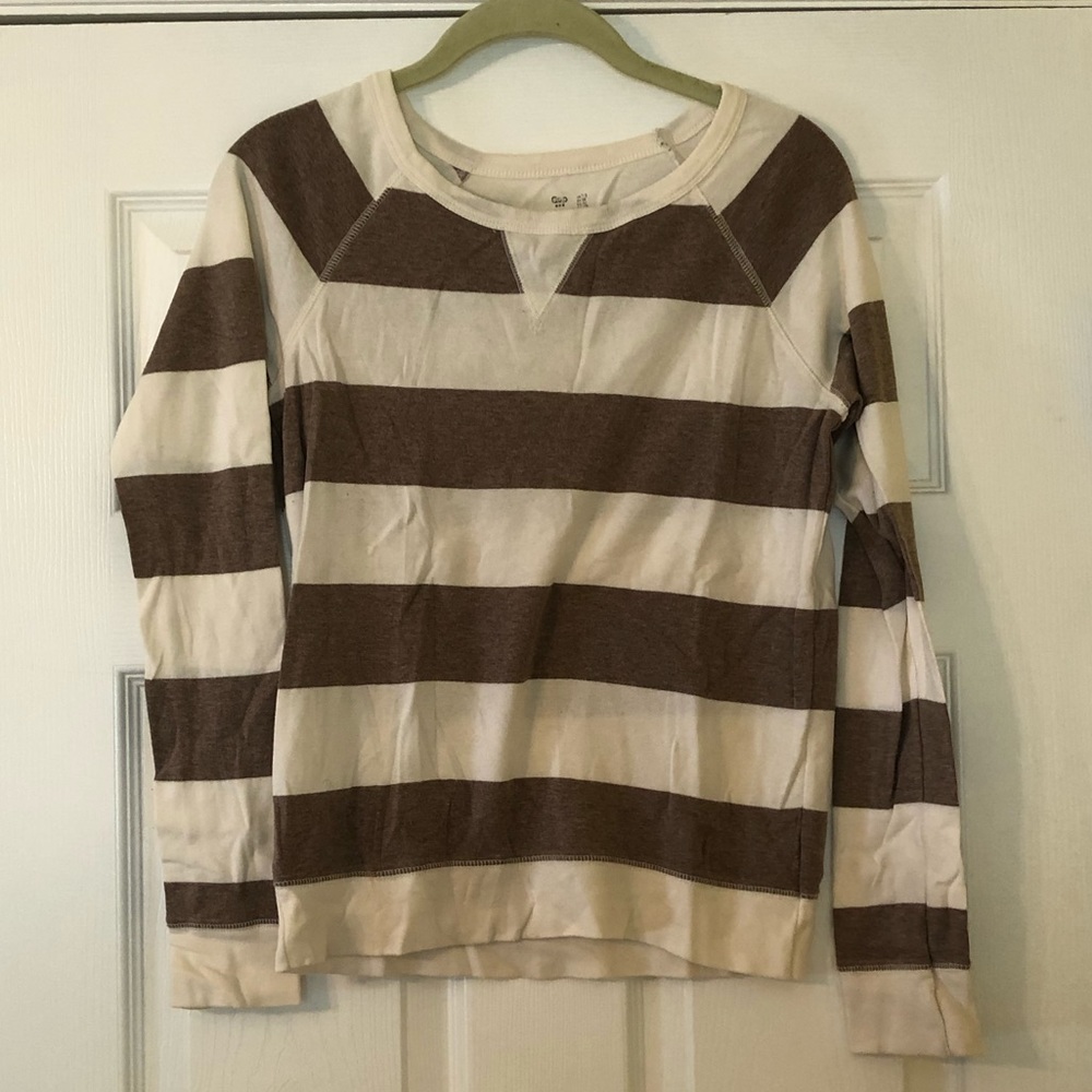 Gap sweater